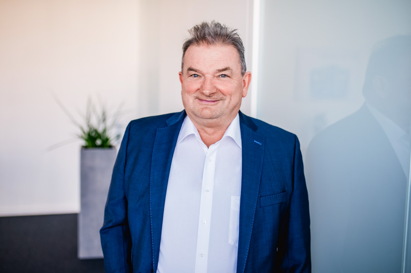 Darstellung des Mitarbeiters Bernd Schneider.