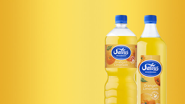 Darstellung der Salvus Orangen Limonaden Produkte bestehend aus 1,0 Liter PET und 0,75 Liter Glas.